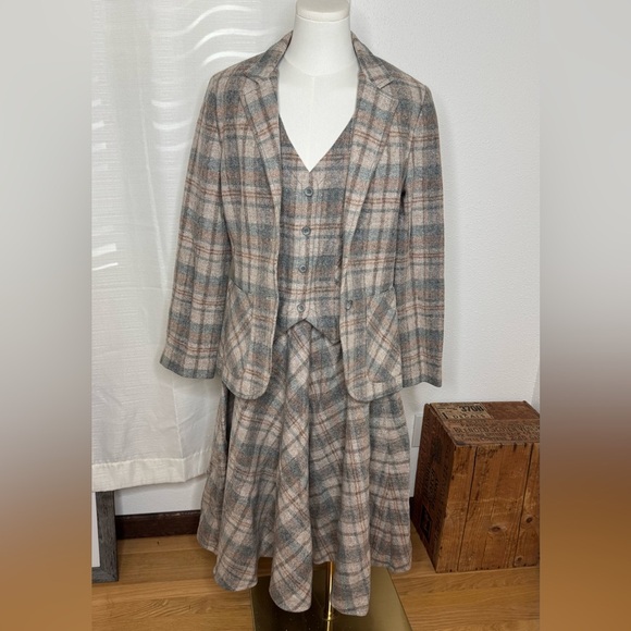 VTG 70s Patty Woodard California Women's 100% Virgin Wool Suit. - Picture 4 of 17